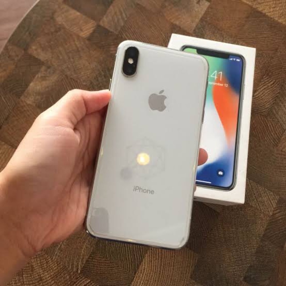 iPhone X - Picture 2 of 3